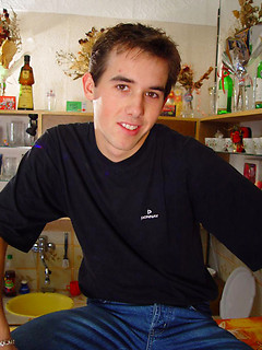 Sporty twink poses with his sexy underpants off