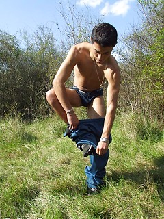 Sweet twink guy outdoor naked shows his great body