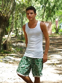 Hot twinks drive out of town to go down and dirty