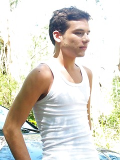 Hot twinks drive out of town to go down and dirty