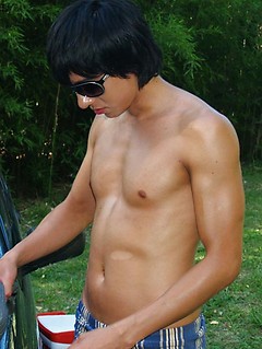 Two lads quit washing a car for steamy outdoor sex