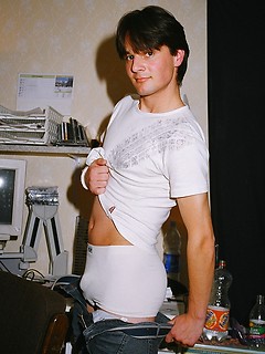 Cute twink stripping and shows his cock