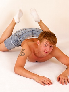 19 y.o. teen gay fellow Donny Miller will show his butt