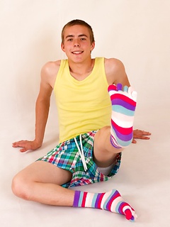 Handsome gay twink Lenny Evans exposes his delights