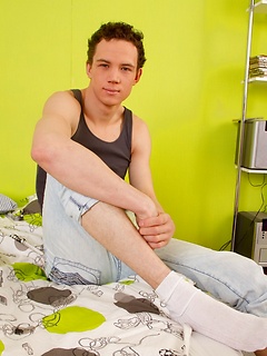 Broad-shouldered Alexs home funs