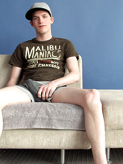 Twink wanking off his dick